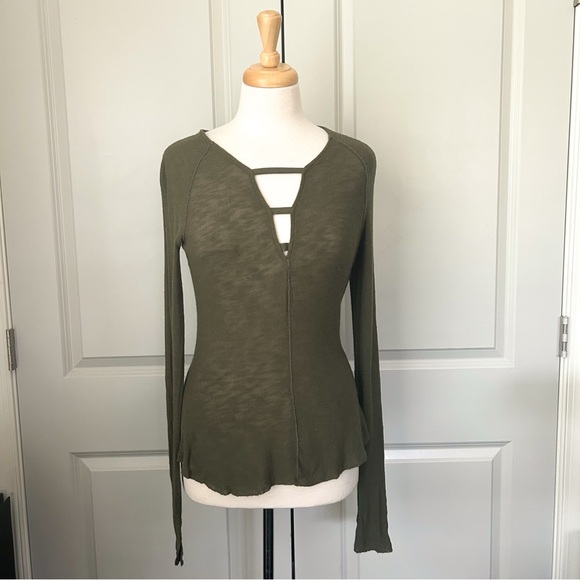 Free People Bundle: Bae Bae Layering Top (Green) + Camo Tee (Dark Gray) – Size M - Picture 3 of 15